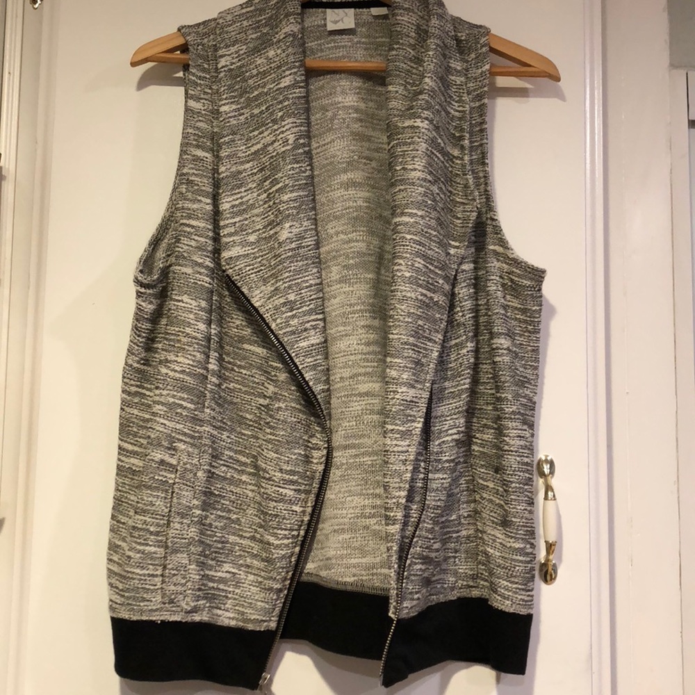 Short sleeve sweater